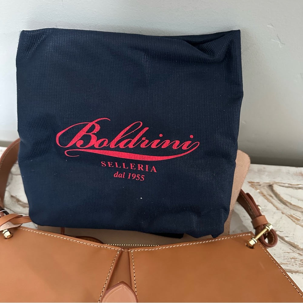BOLDRINI Made In Italy Leather Tulip Cut Flap Over Satchel - Picture 6 of 6